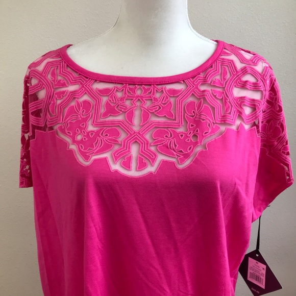 ⛔️Ava & Viv Burnout Front Yoke Short Sleeve Top - Picture 2 of 8